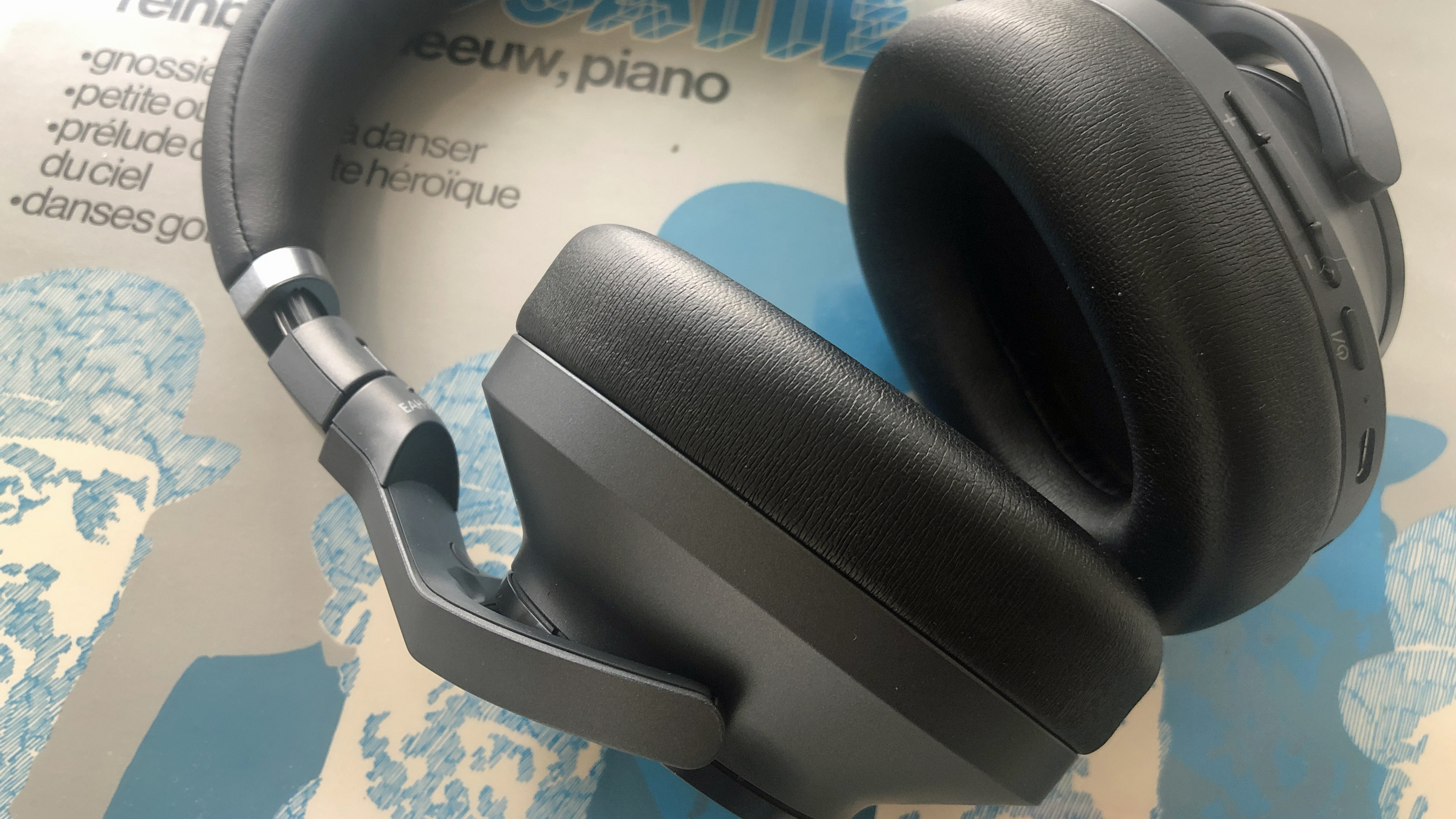 the technics eah-a800 noise cancelling headphones