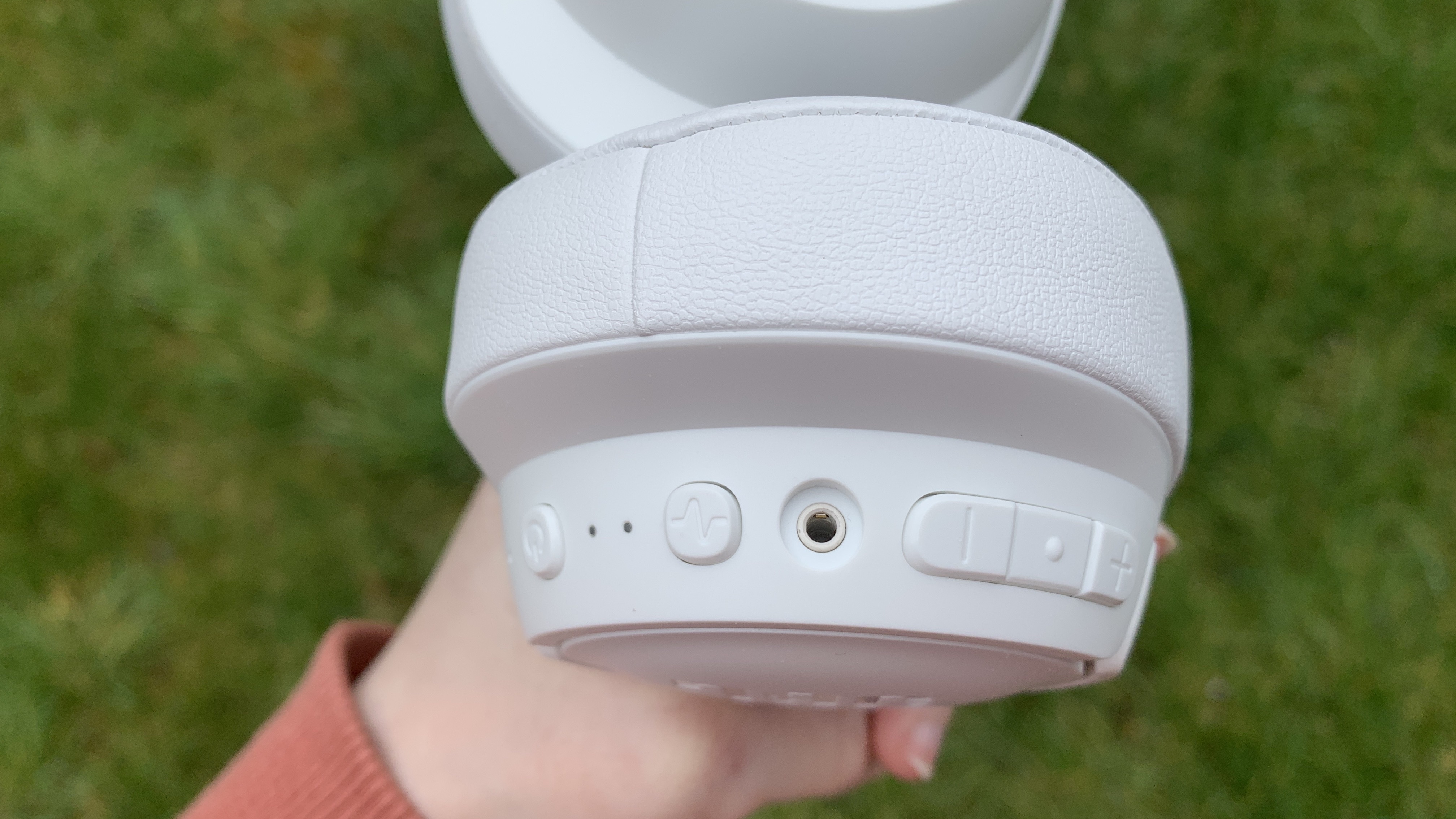 A close up of the controls on the underside of the jbl tune 750btnc over-ear headphones