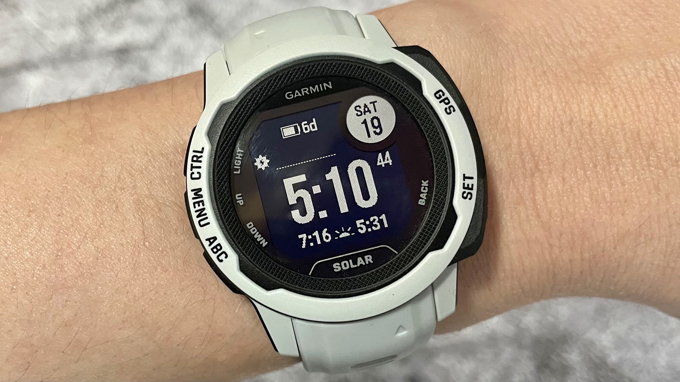 Garmin Instinct 2 with white case and band