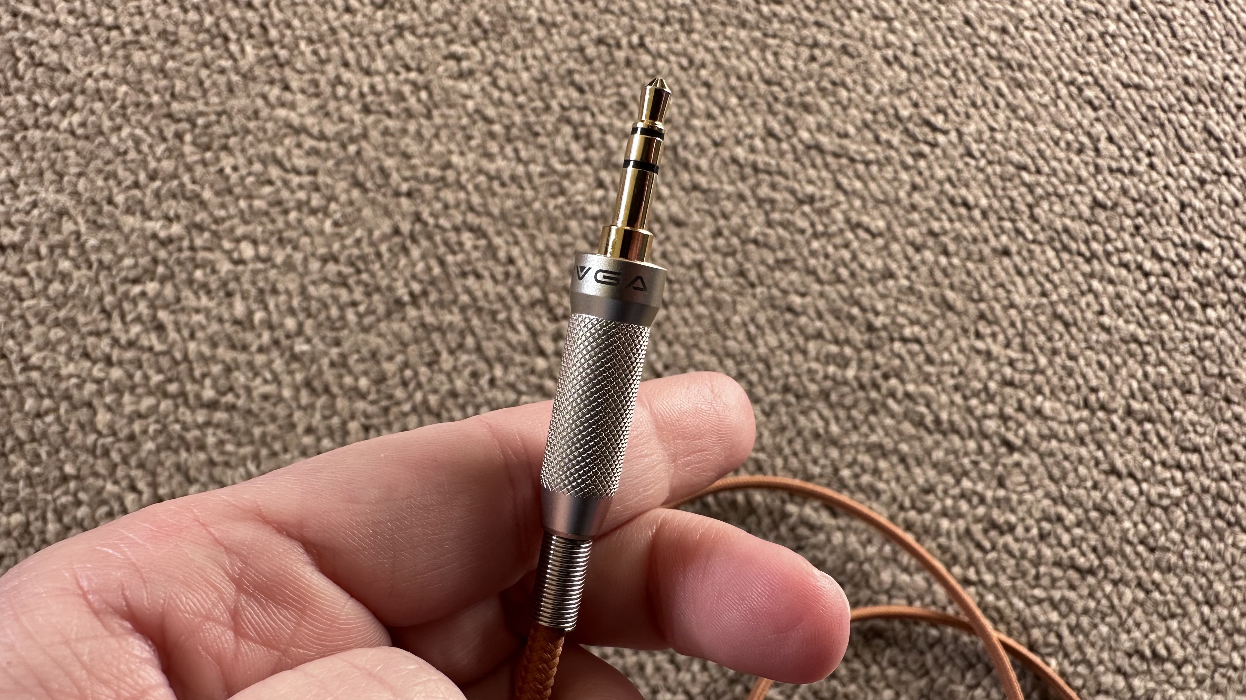 Sivga Robin plug and cable on a grey surface