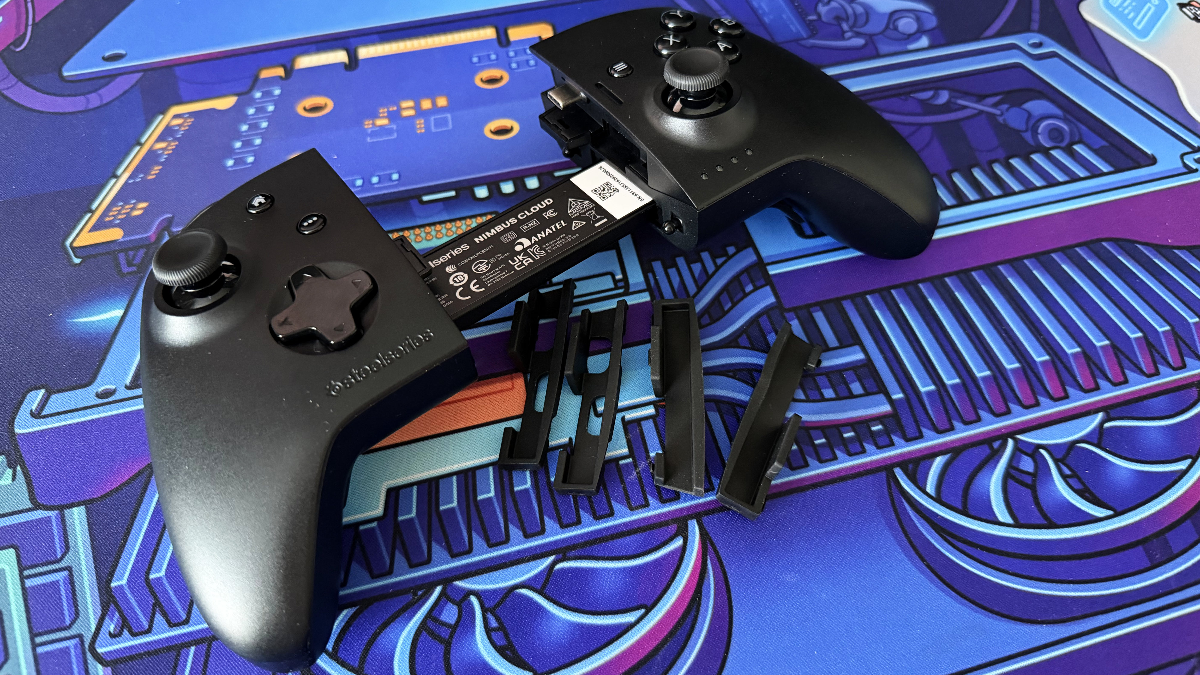A photograph of the SteelSeries Nimbus Cloud mobile gaming controller.