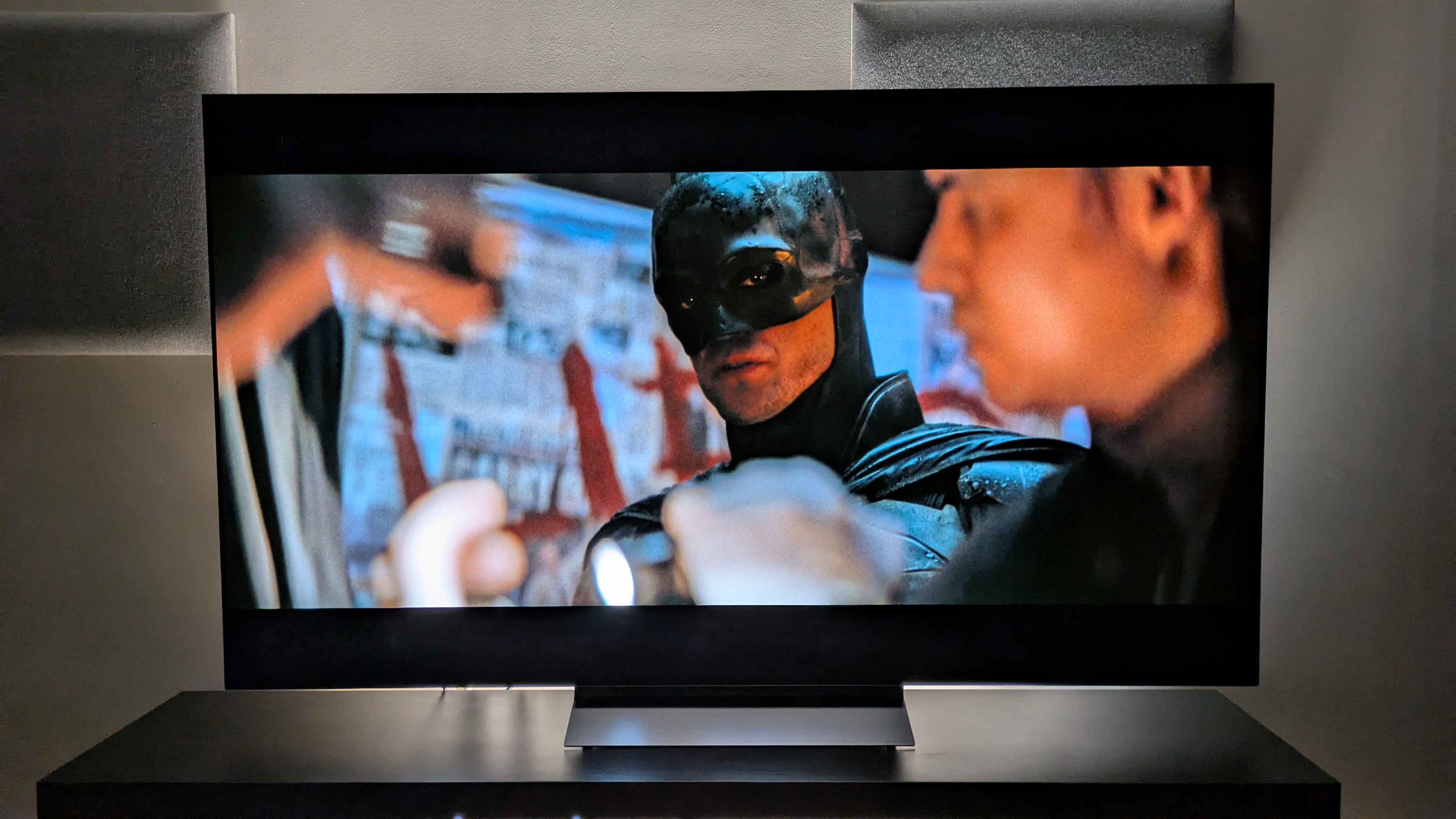 The LG C6 OLED TV with The Batman on screen, showing Batman by two talking police officers. This shot again shows off the C6's lifelike contrast, with deep black tones and refined brightness