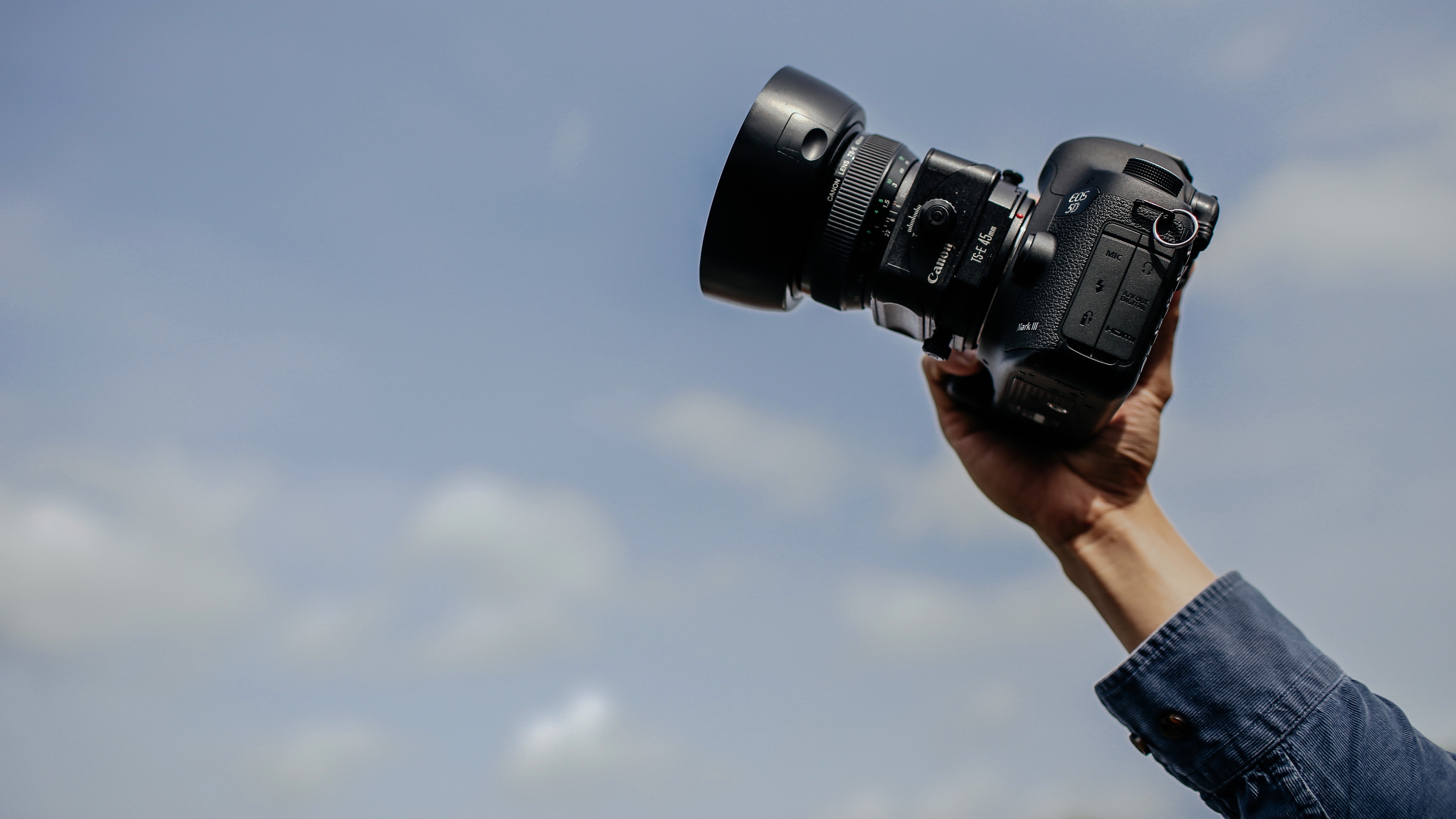 Canon tilt-shift lens with autofocus