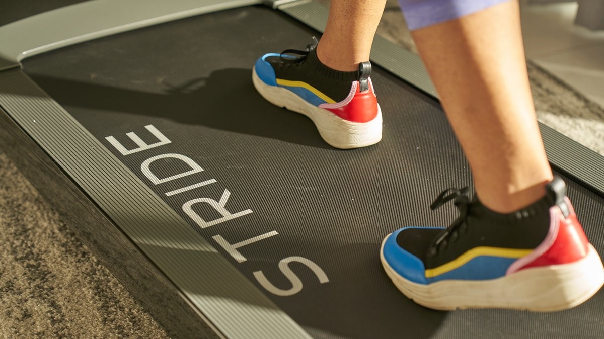 Woman walking on Echelon Stride treadmill