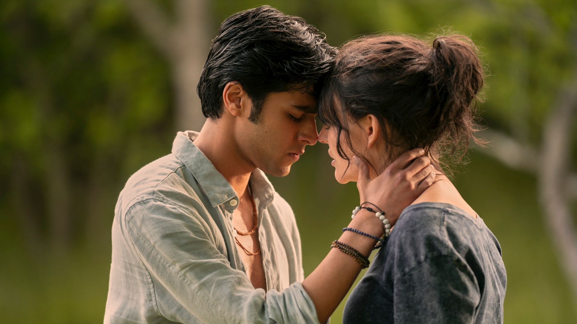 Cadence and Gat press their heads together in We Were Liars season 1