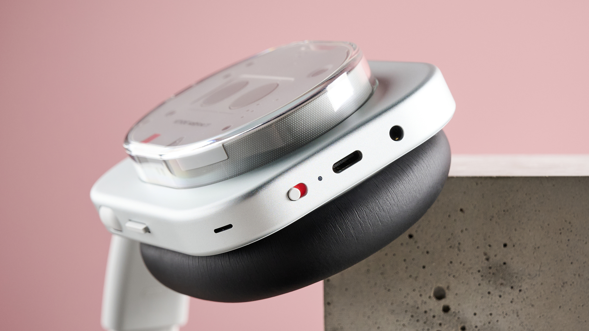 The Nothing Headphone (1) on-off switch and usb-c port