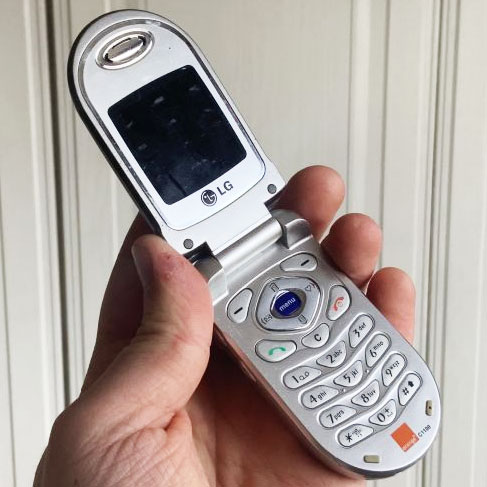LG C1100