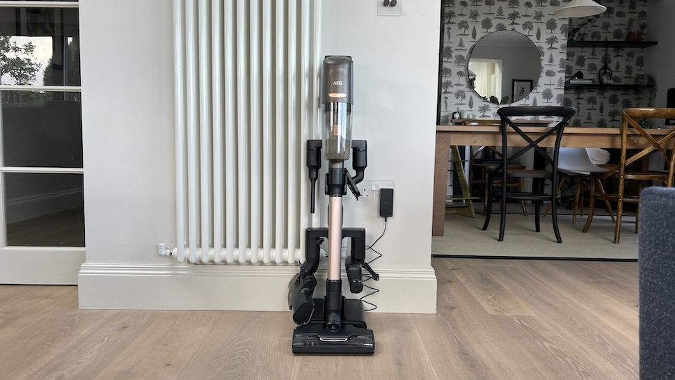 AEG Ultimate 8000 cordless vacuum charging