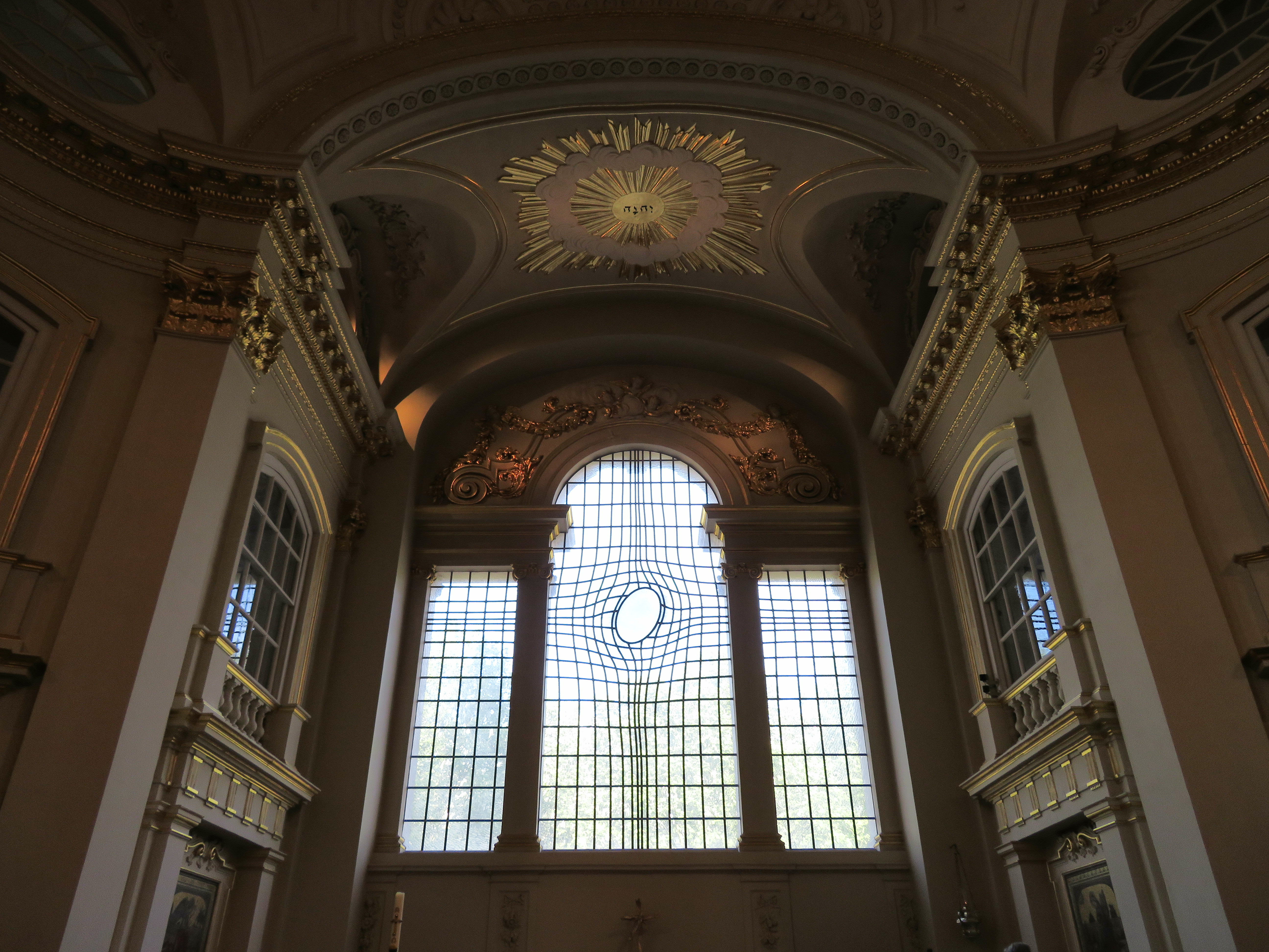 Focusing speed is good at the wide-angle end of the zoom range