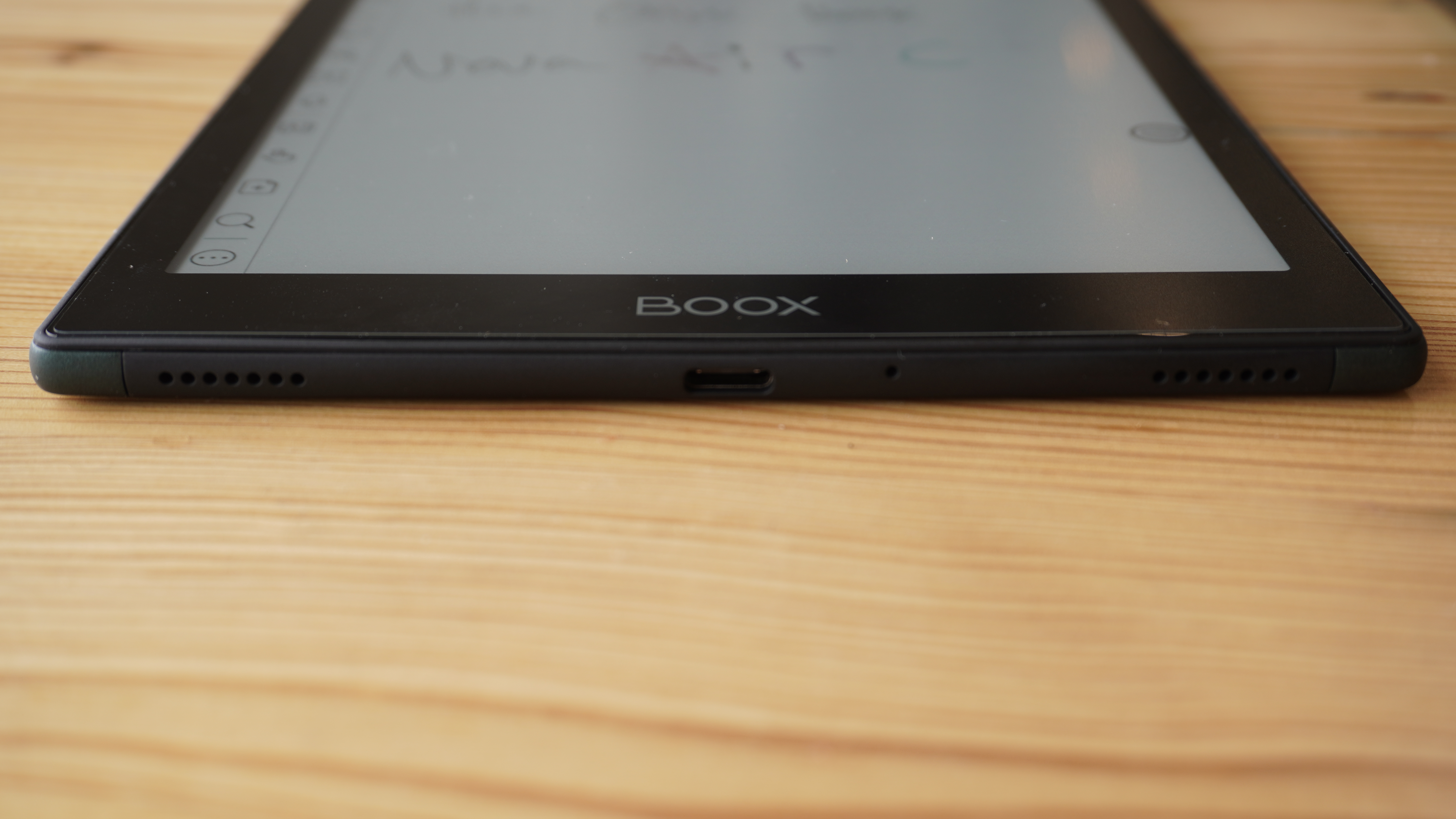 A close up of the bottom edge of an Onyx Boox Nova Air C