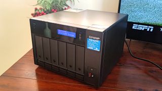 QNAP TVS-H674T NAS