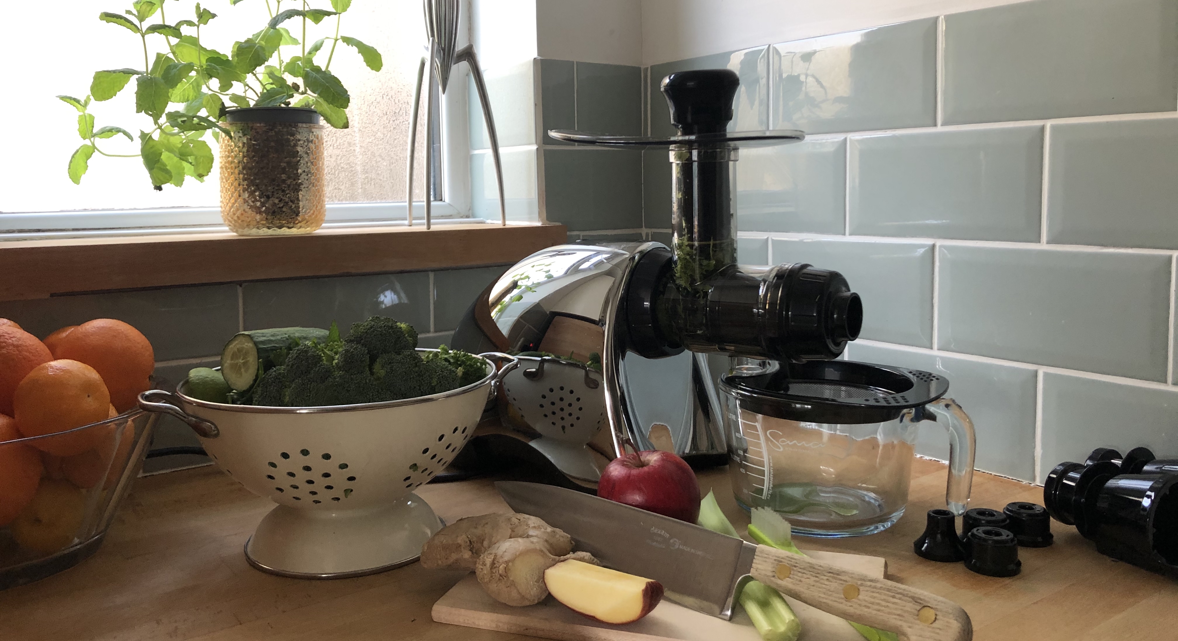 Sana EUJ-707 Slow Juicer on a kitchen countertop