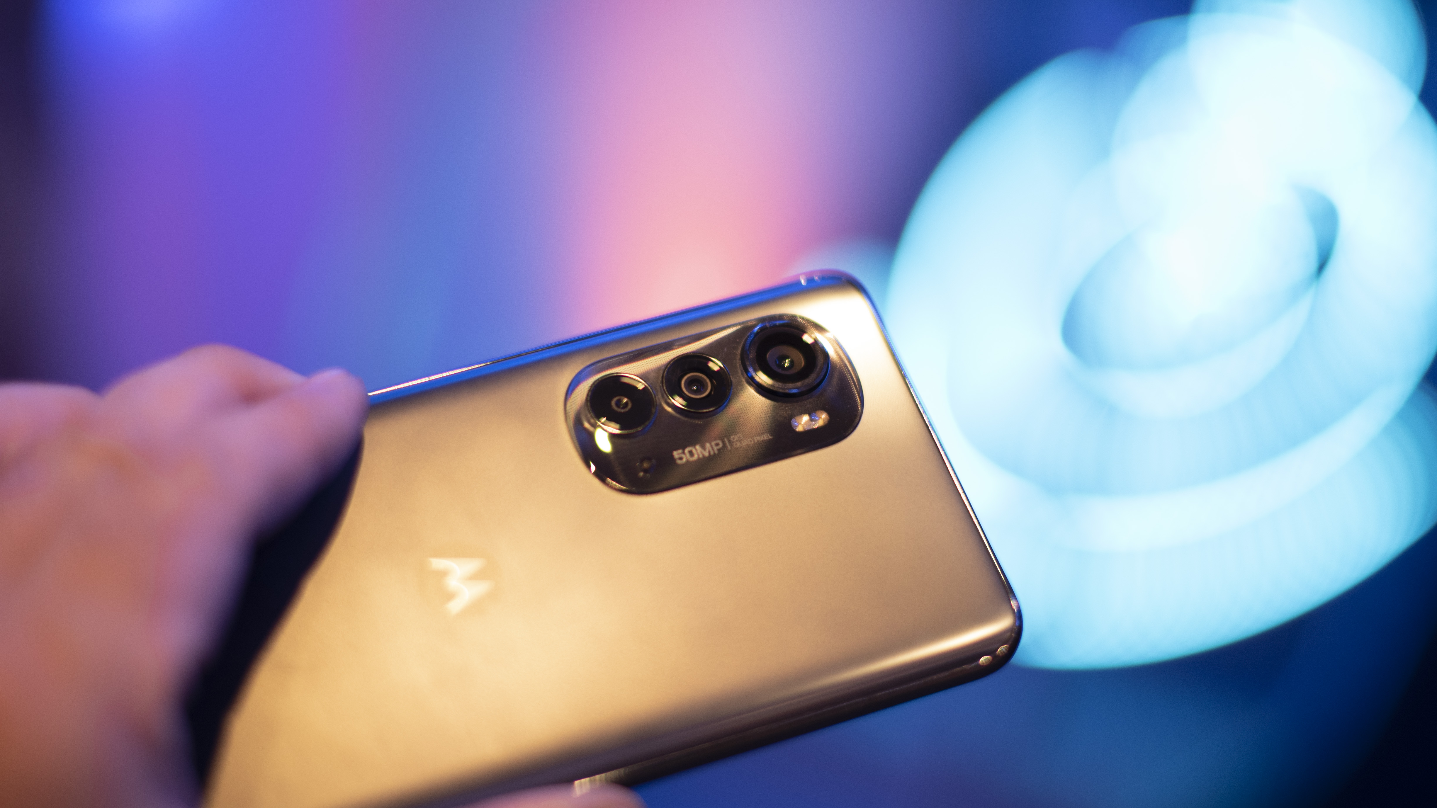 Motorola Edge 2022 close ups camera and buttons