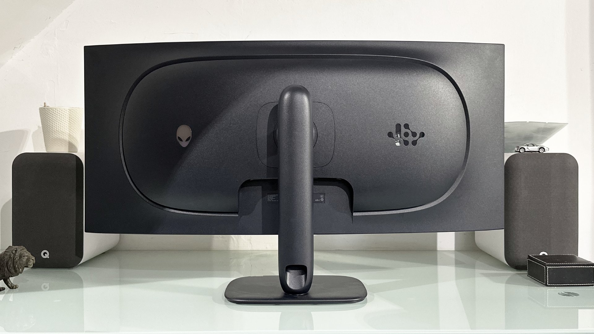 Alienware AW3926QW OLED gaming monitor