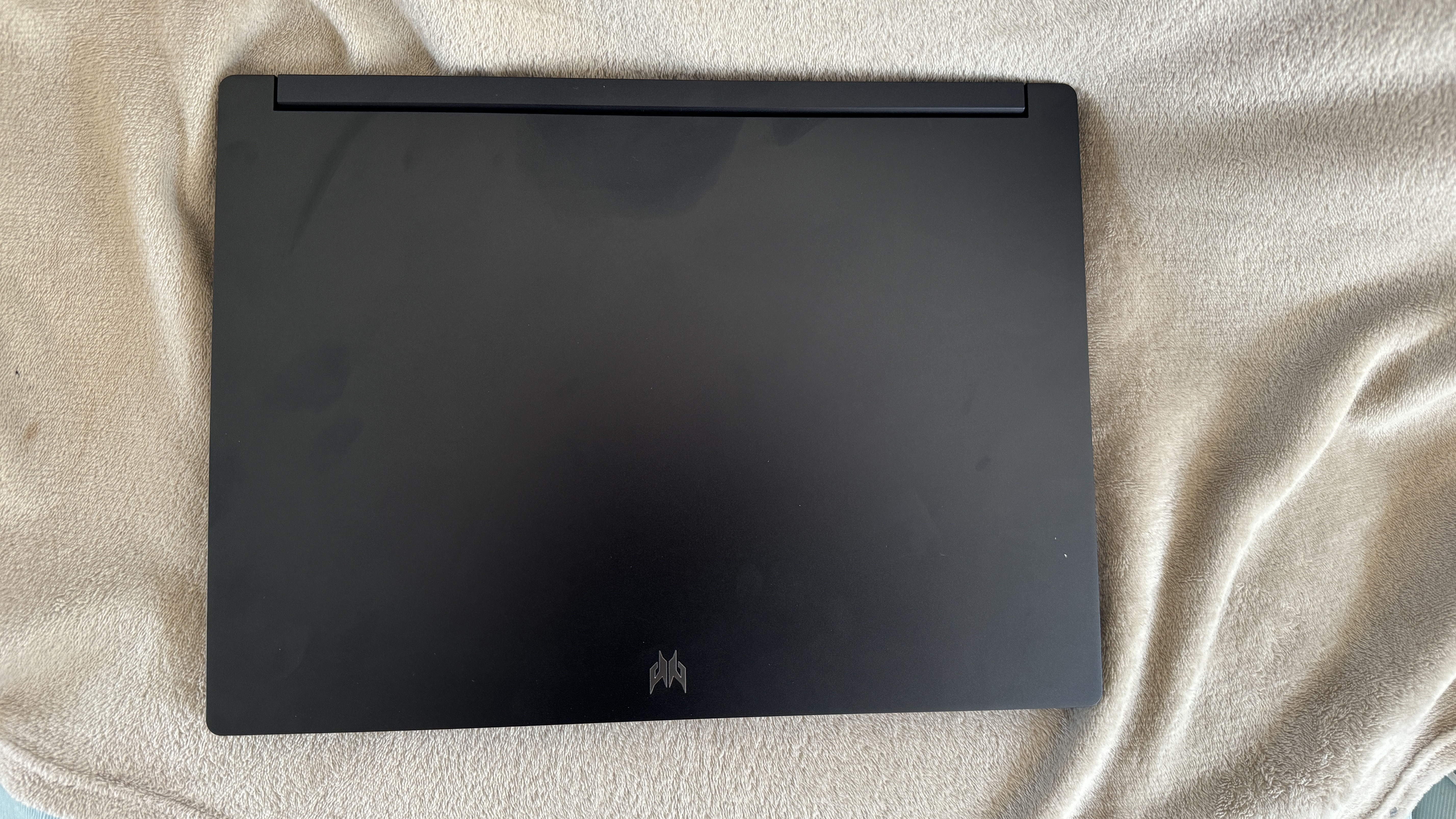 Closed lid of the MSI Triton 17 X