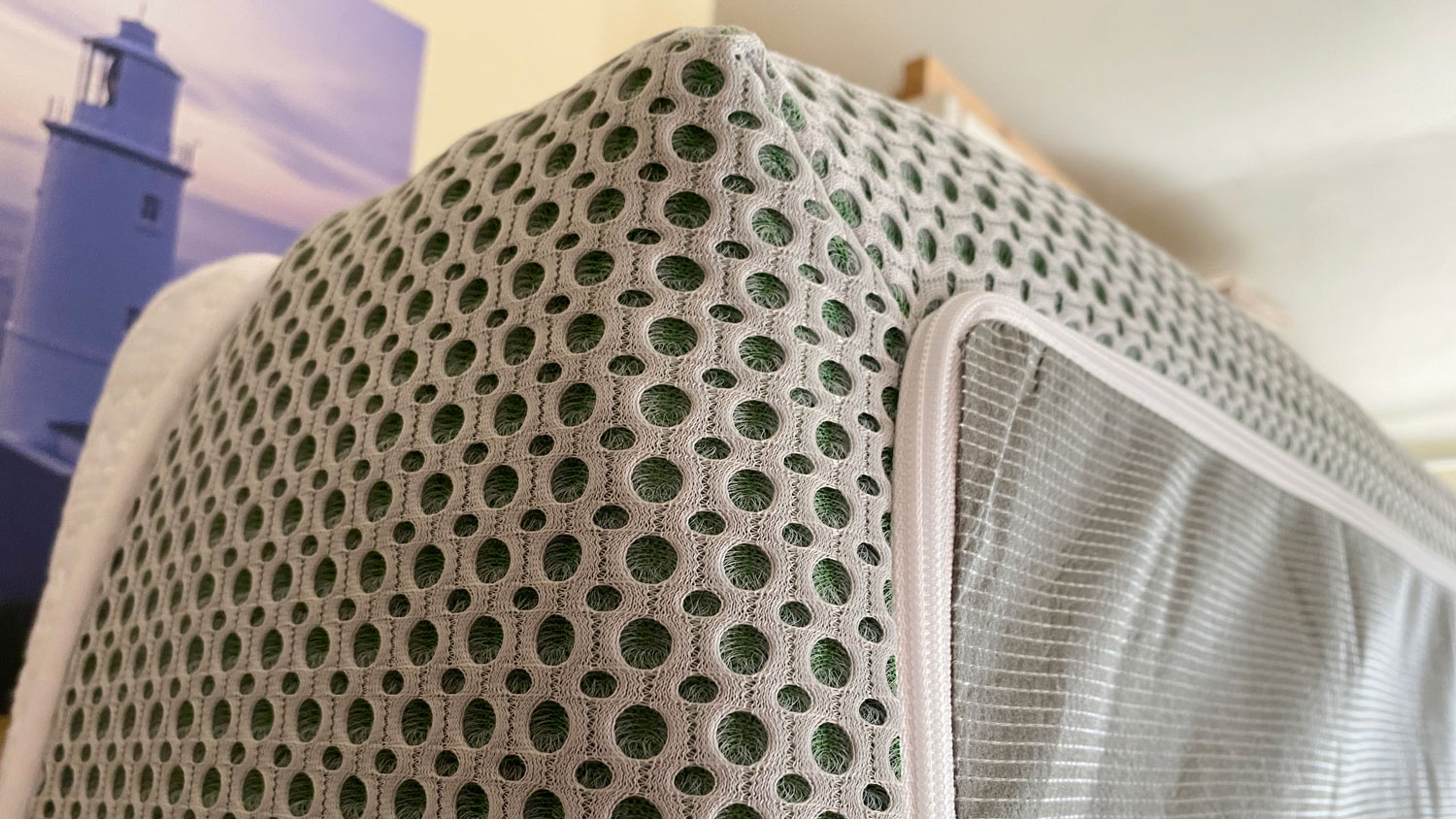 Close-up shot of the Simba GO Hybrid mattress