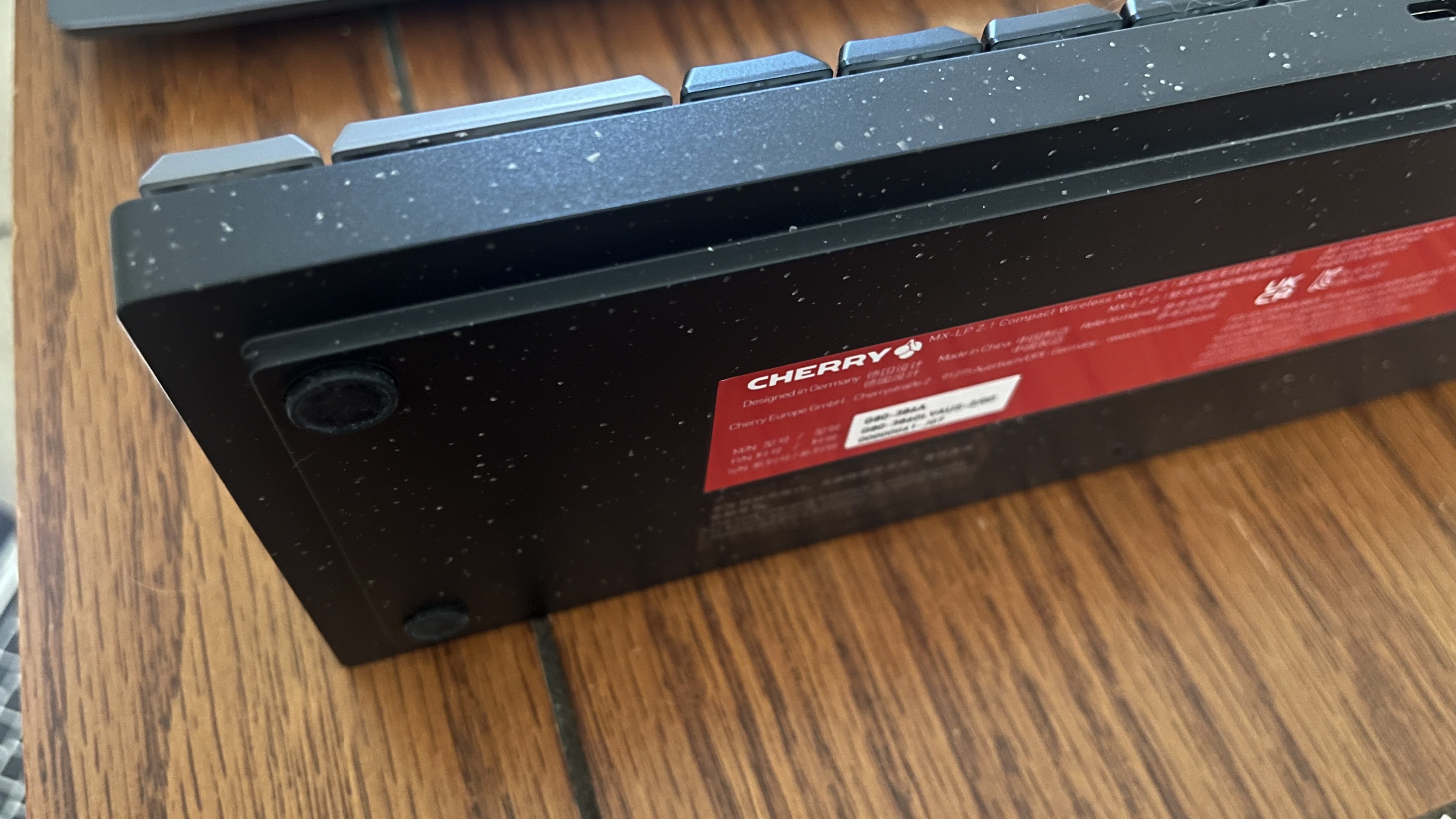 Cherry MX-LP 2.1 Compact Wireless corner