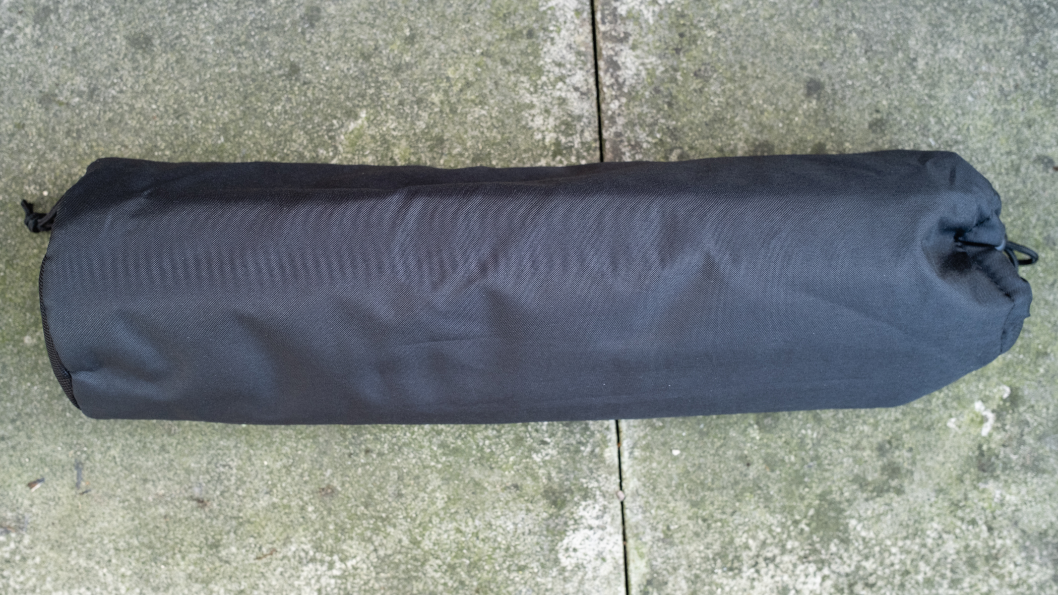 Manfrotto Element MII Aluminium carry bag on floor