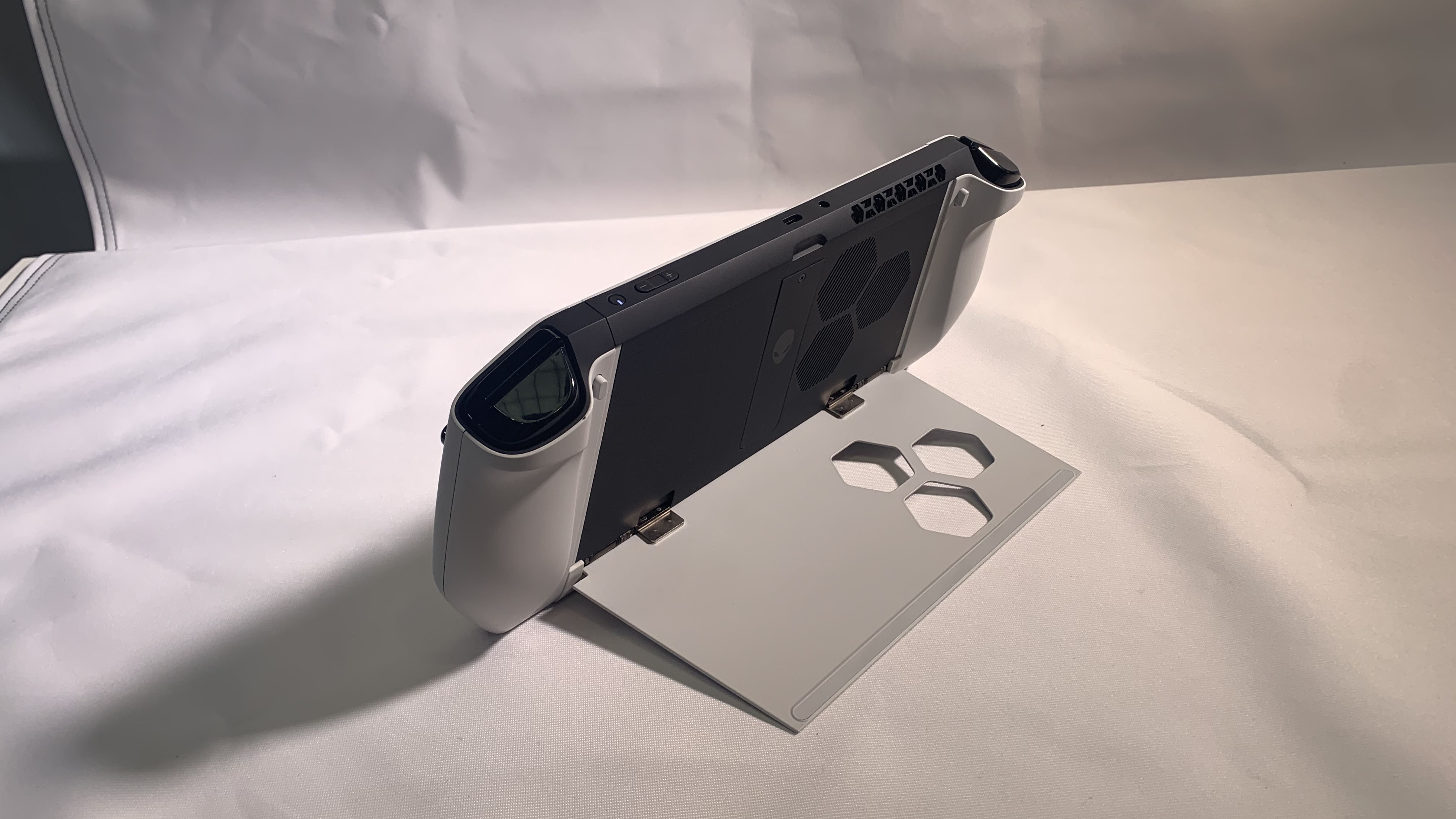 Alienware Concept UFO